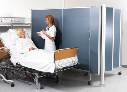 Pevná zástěna v kombinaci se skládací