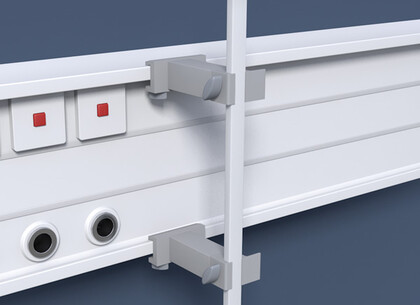 Distanční svorka na kolejnici