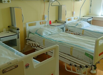 Skládací zástěny montované na stěnu