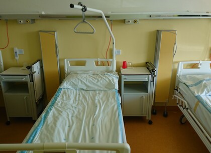 Skládací zástěny montované na stěnu