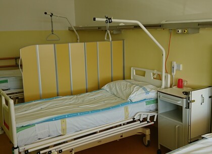 Skládací zástěny montované na stěnu