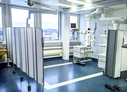 Skládací zástěny na operačním sále